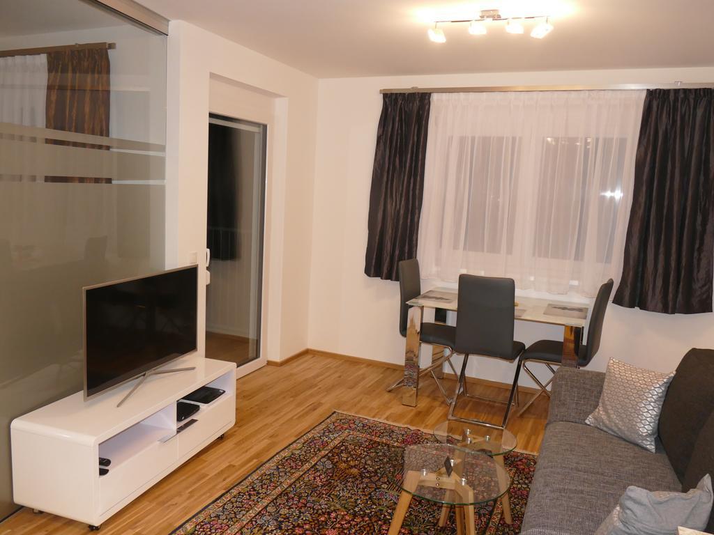 Chads City Apartment Mit Tiefgarage Free Parking Graz Exterior foto